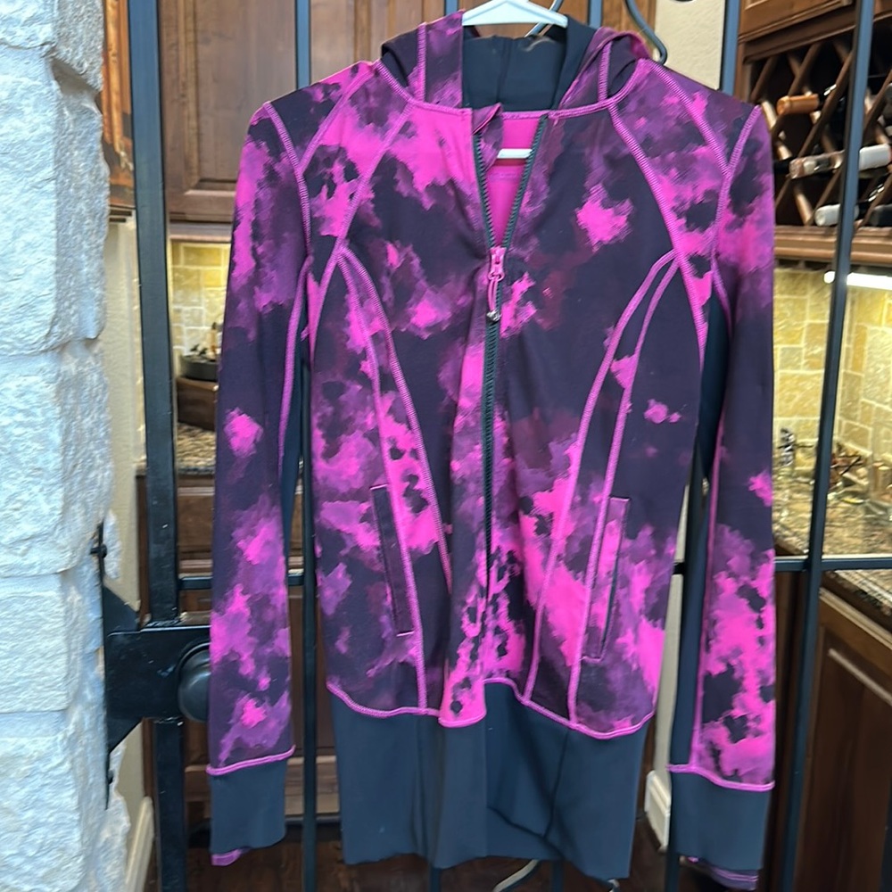 Like new Lululemon hoodie. Size 6